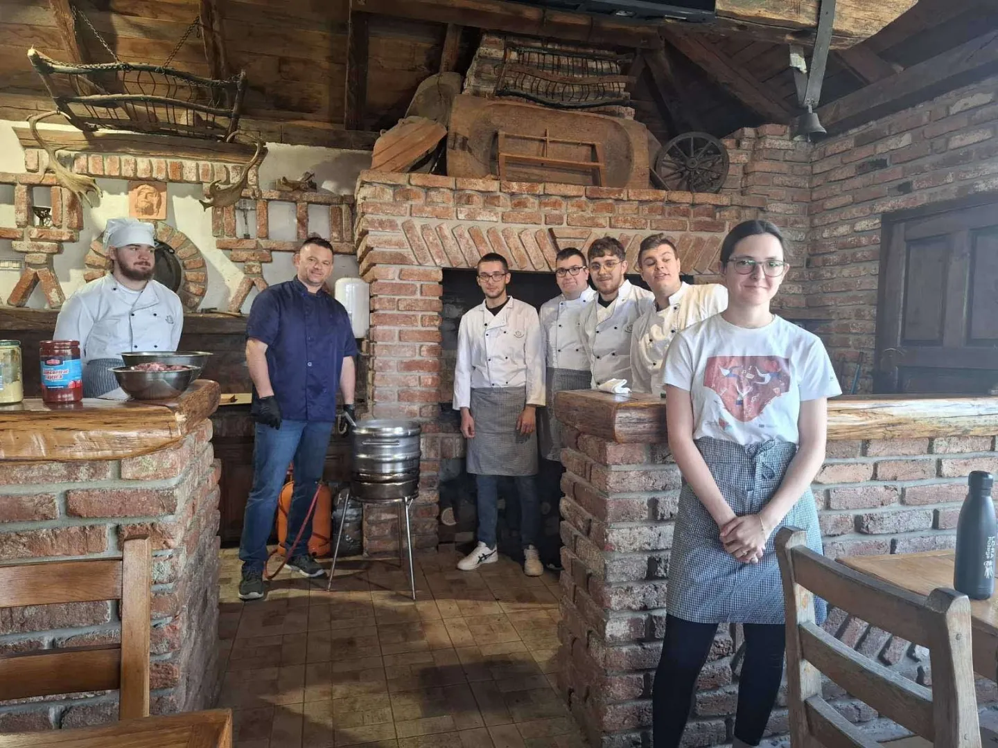 Studenti kolegija Regionalne hrvatske kuhinje u Zlatnom lugu