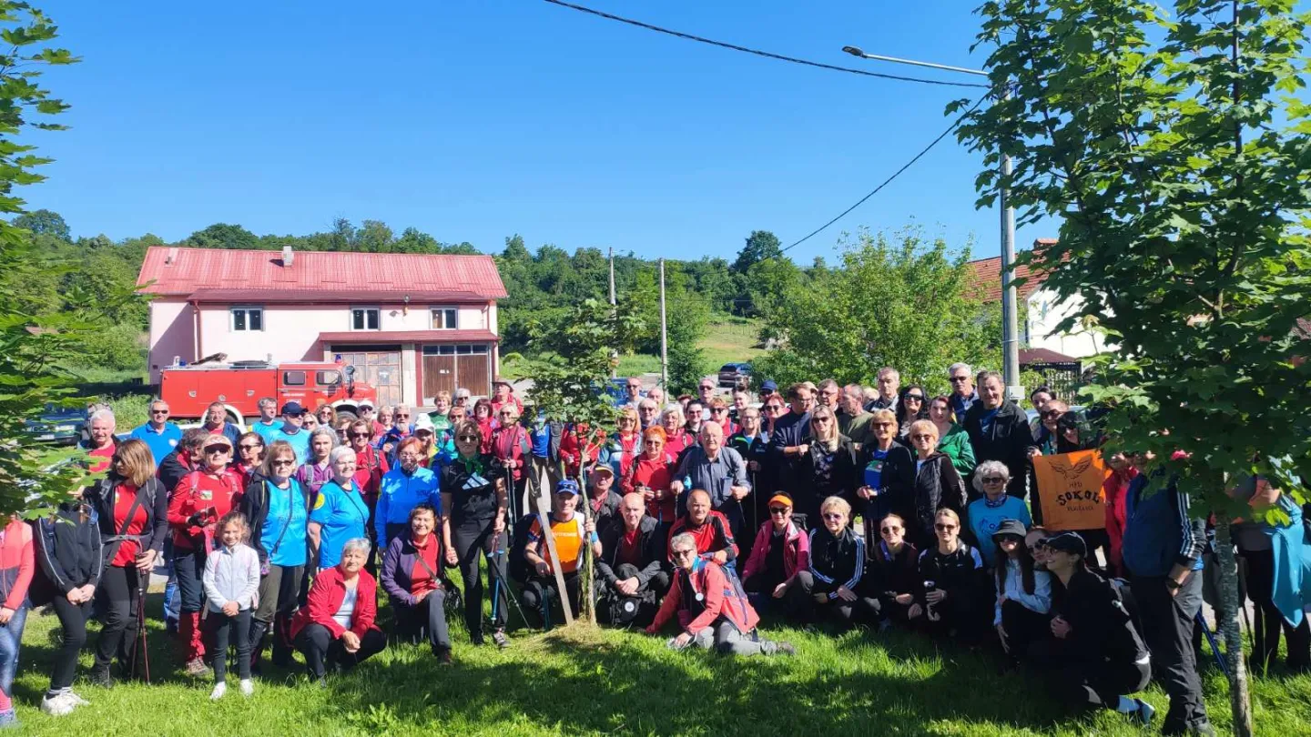 Alumni FTRR i ruralni turizam - Čarolija Sovskog jezera okupila planinare, pjesnike i slikare